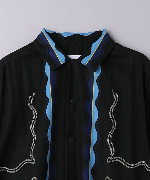 TOGA VIRILIS＞ PANEL PRINT SHIRT/パネル プリント ショート