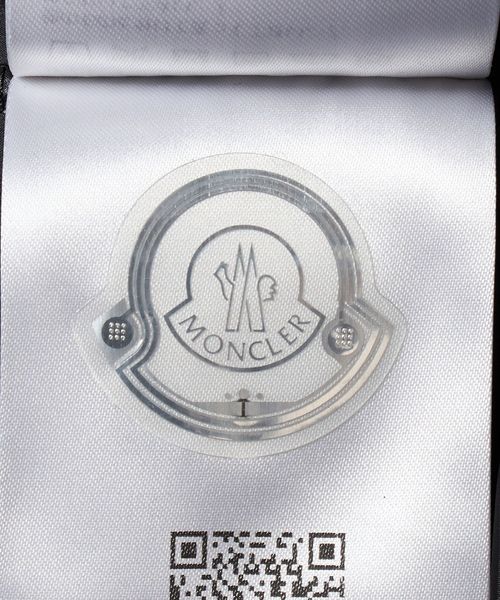 パリ直営店【MONCLER】Grenoble Maipoショートダウンジャケット MONCLER (モンクレール) 袖ロゴパッチ ボタン＆ジップ開閉