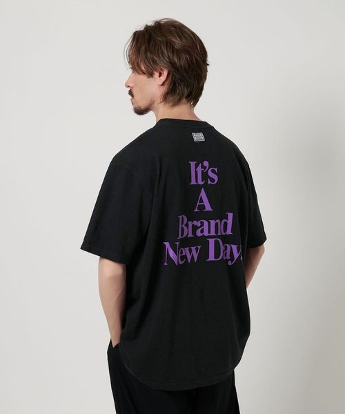 人気の 別注】＜TANGTANG＞BRAND Tシャツ DAY NEW トップス