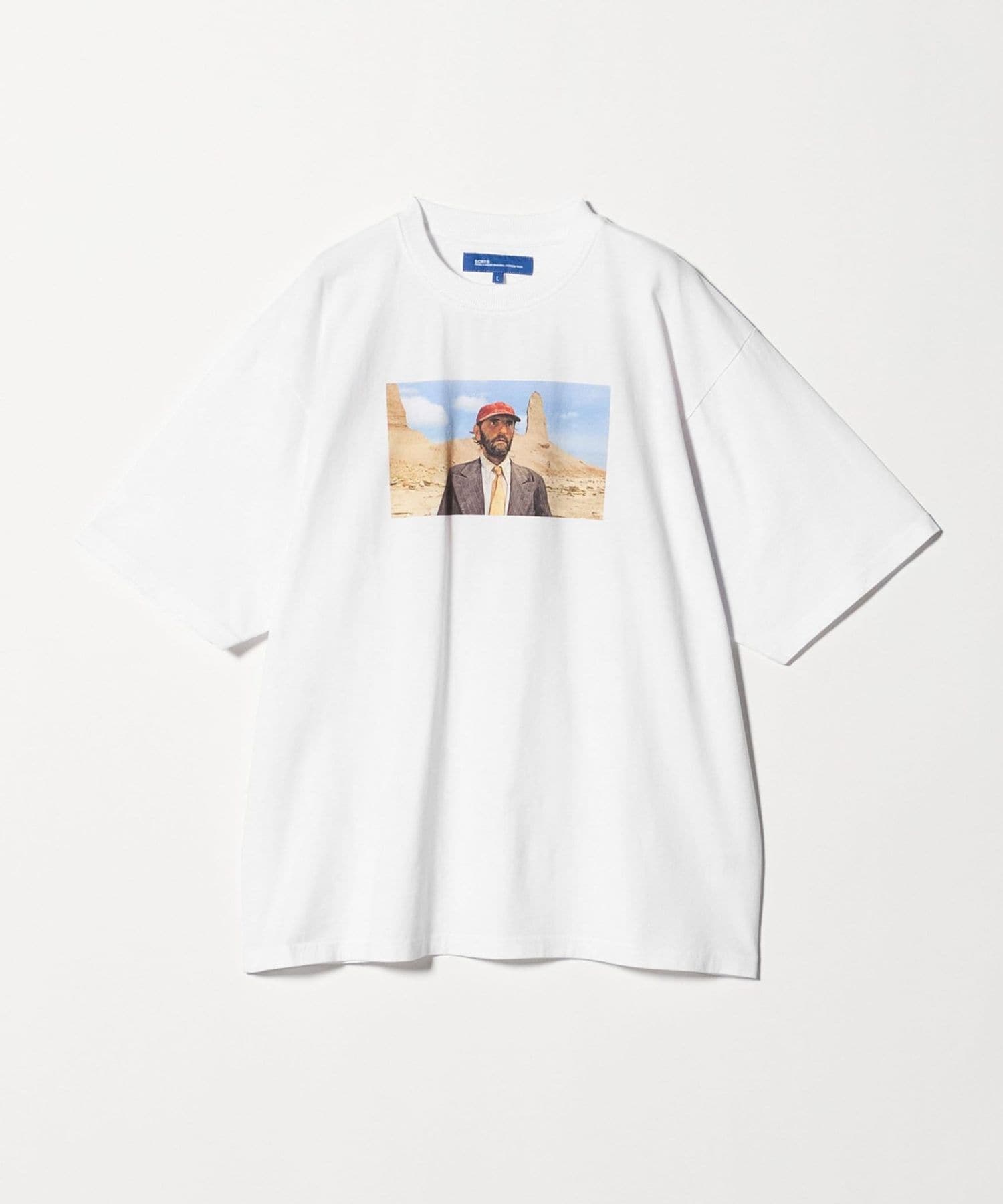 SCRT＞TRAVIS プリント Tシャツ