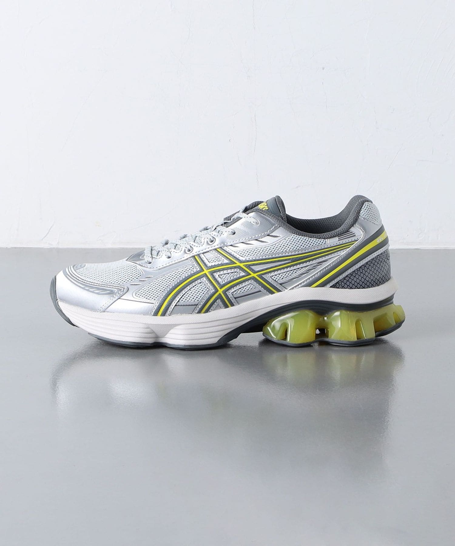 asics＞ GEL‐KINETIC FLUENT 020/スニーカー