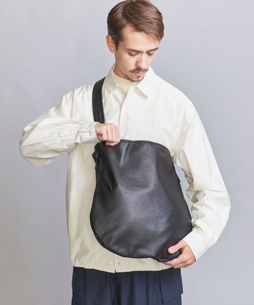 LA UNIQA＞ レザー ショルダー バッグ