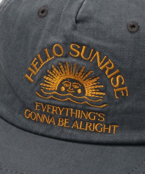 HELLO SUNRISE＞ アーチ ロゴ 5パネル キャップ
