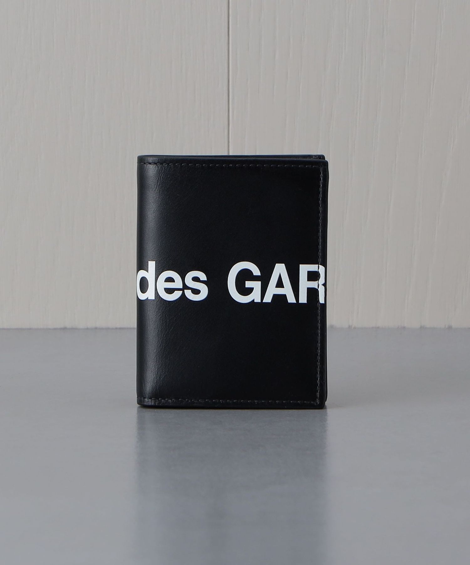 COMME des GARCONS Wallet＞CARD HUGE LOGO/カードケース