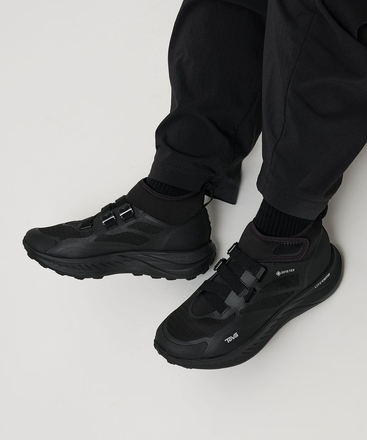 TEVA＞トレイルワインダー ミッド GTX スニーカー