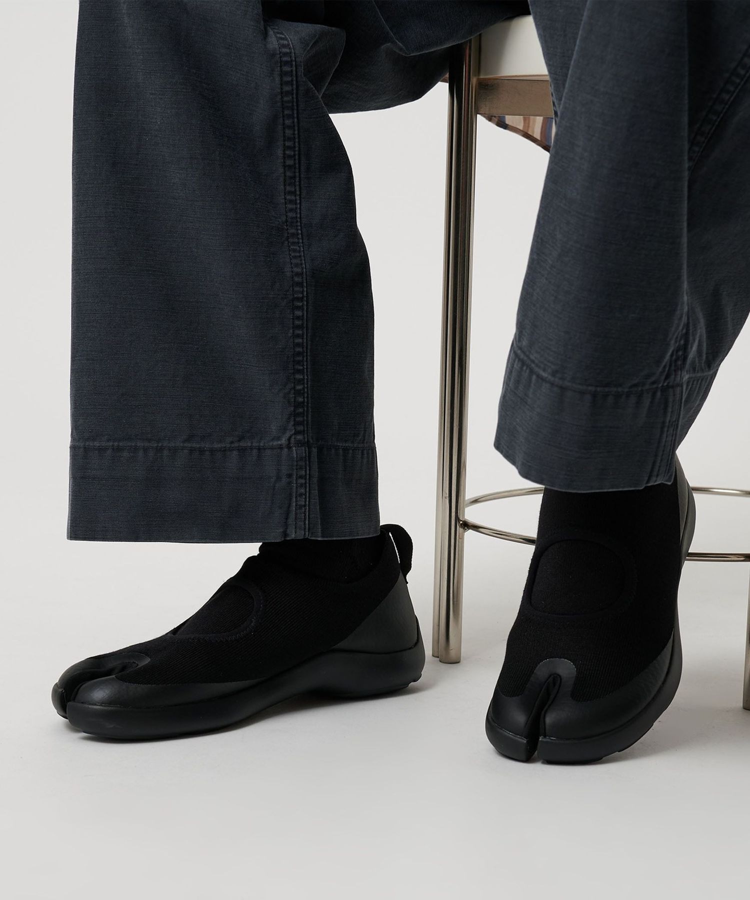 TABI FOOTWEAR ブラック 足袋サンダル Tabi Footwear｜タビ サンダル 足袋サンダル シューズ 靴下付き