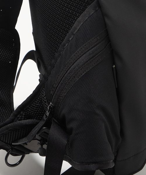 OAKLEY＞ラチチュード スリングバッグ