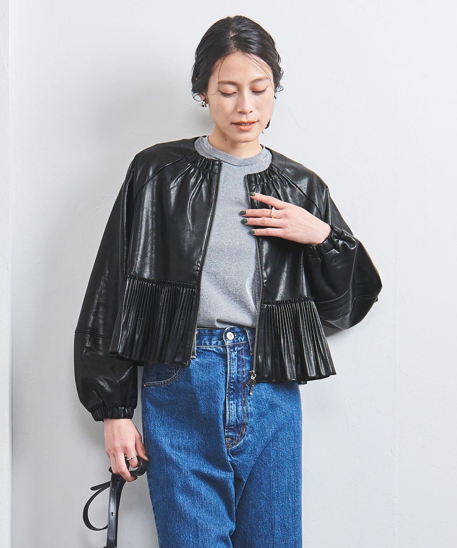 【アローズ取扱】marilyn moon　プリーツノーカラーレザーブルゾン　黒 Marilyn Moon＞ヘムプリーツ レザーライク ブルゾン