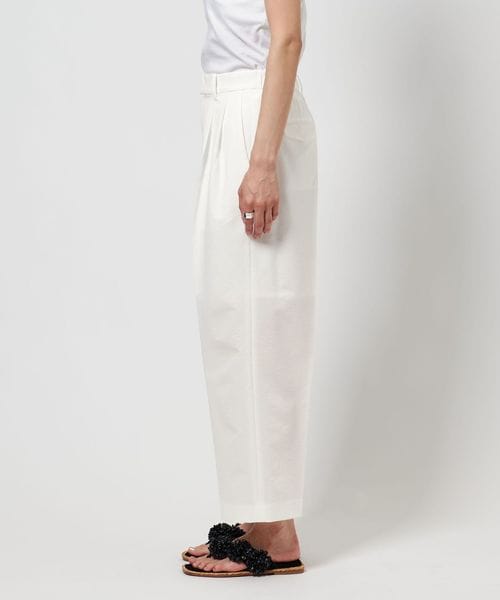 エアリー タック テーパードパンツ WHITE