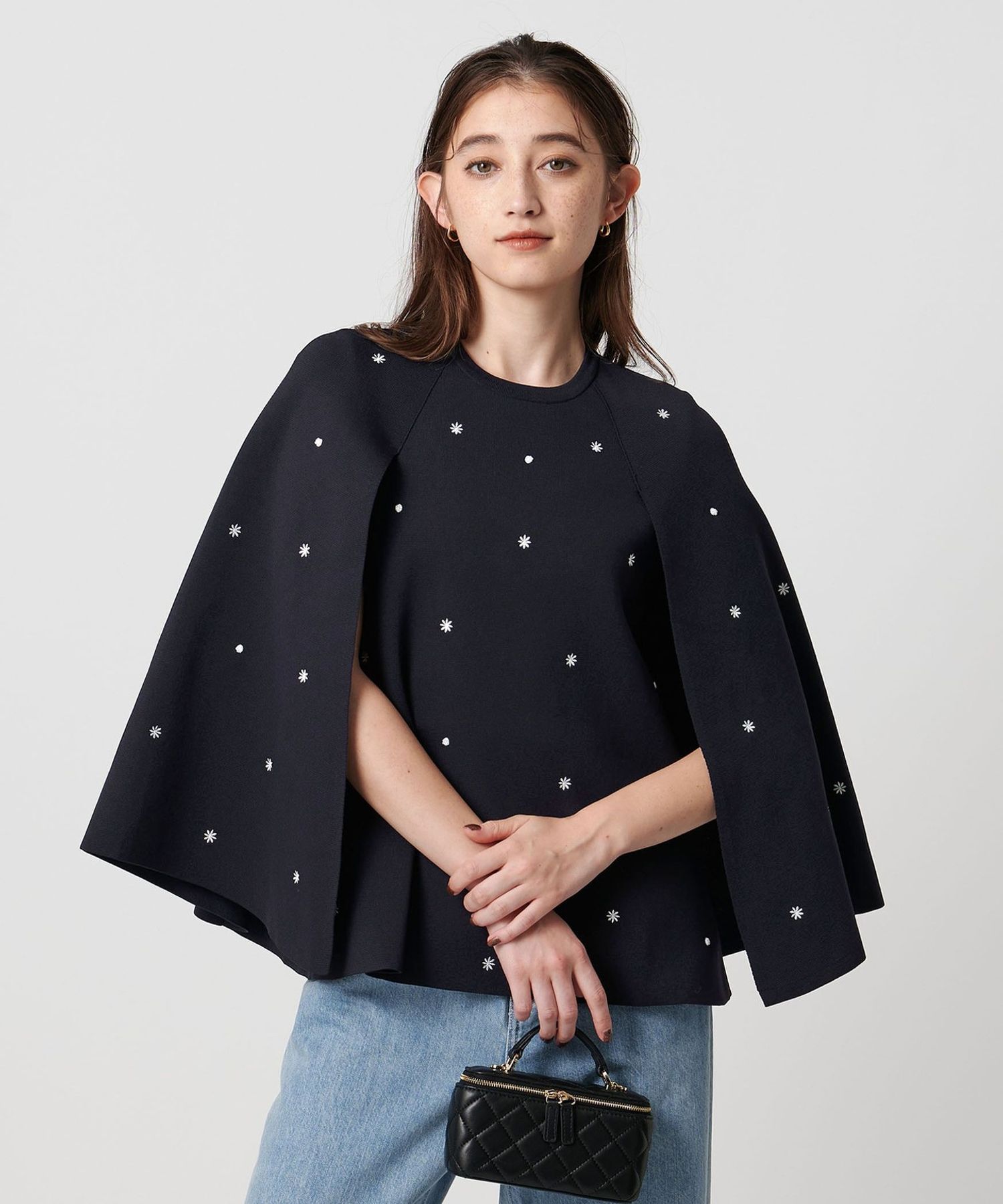 エンブロイダリー フラワー ケープニット ‐ウォッシャブル‐