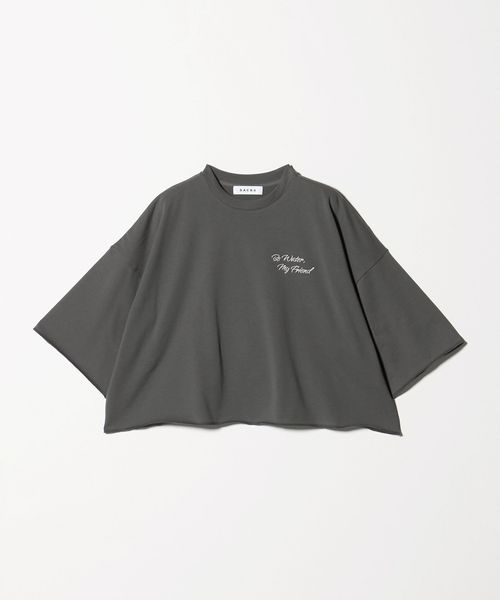 SACRA/＜SACRA＞ハーフスリーブ クロップド メッセージ Tシャツ/Tシャツ / カットソー