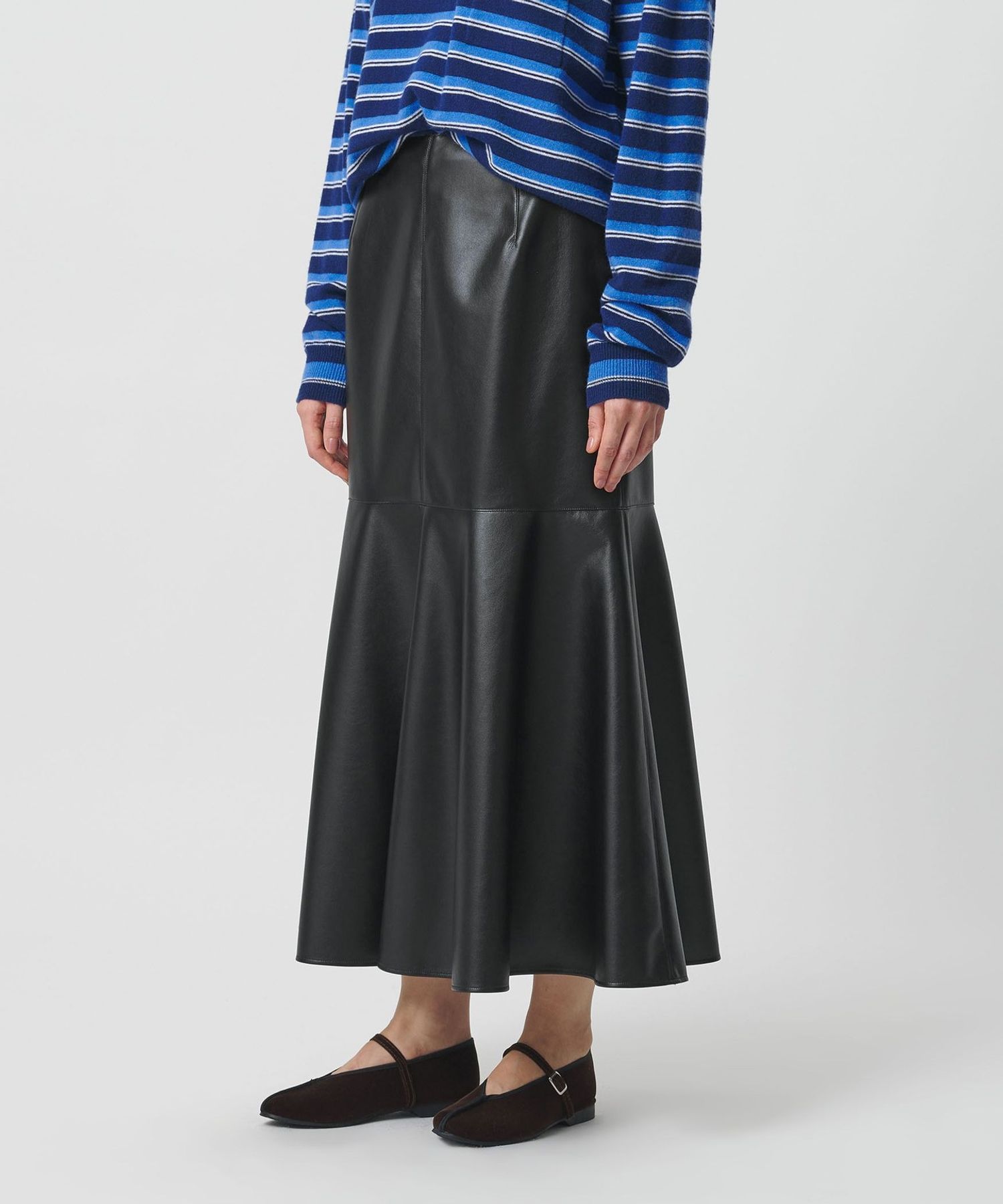 H＞レザーライク ペプラムスカート