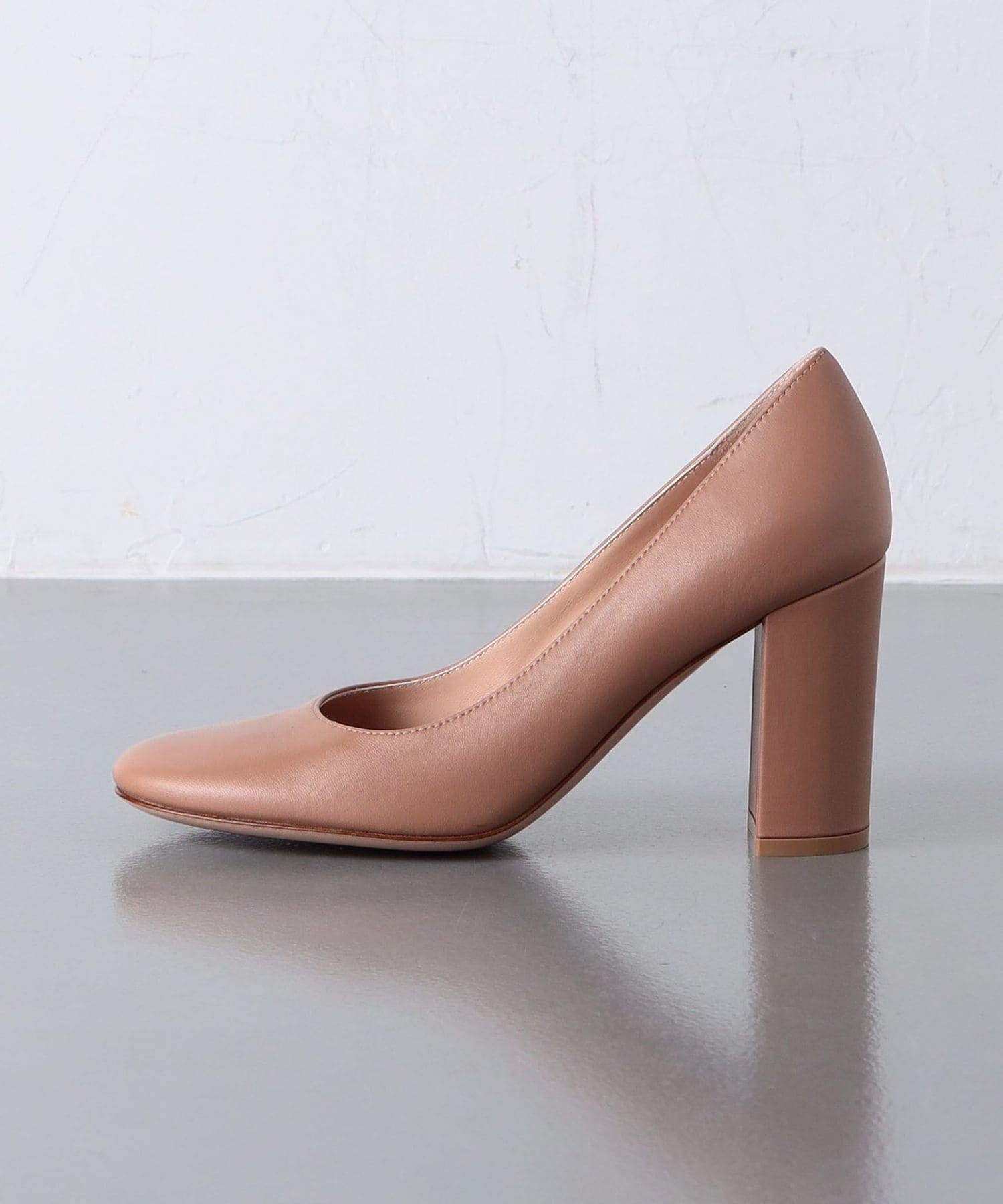 美品★ジャンヴィットロッシ★チャンキーヒールラウンドトゥパンプス(37 1/2) Gianvito Rossi＞ラウンドトゥ チャンキーヒール パンプス