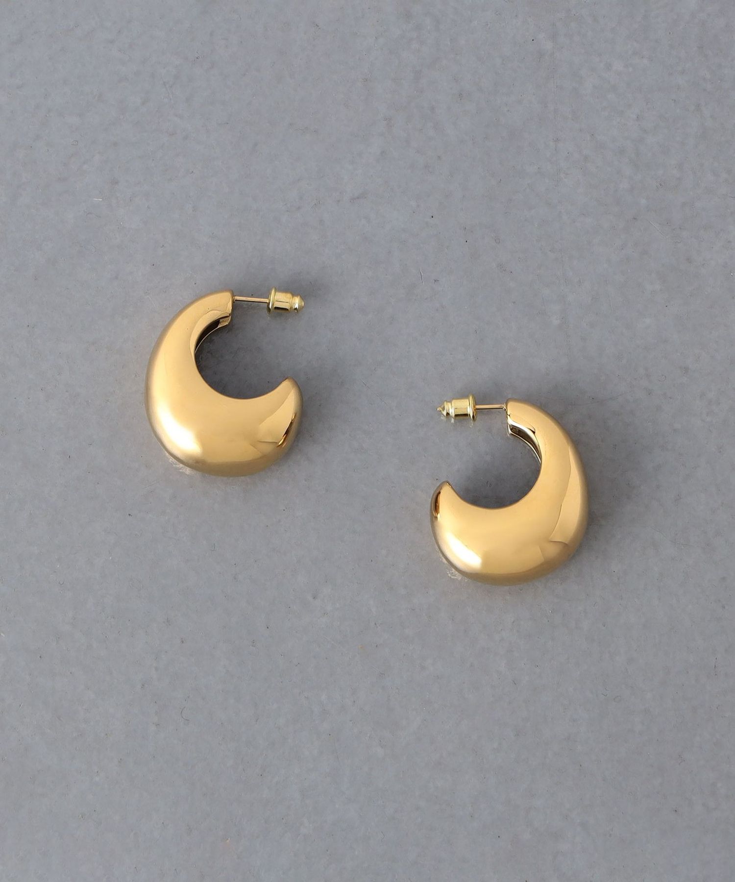 CRECENT MOON ピアス