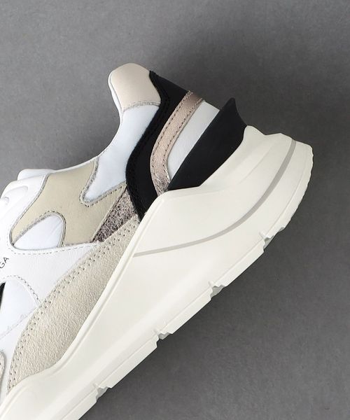 D.A.T.E＞FUGA スニーカー