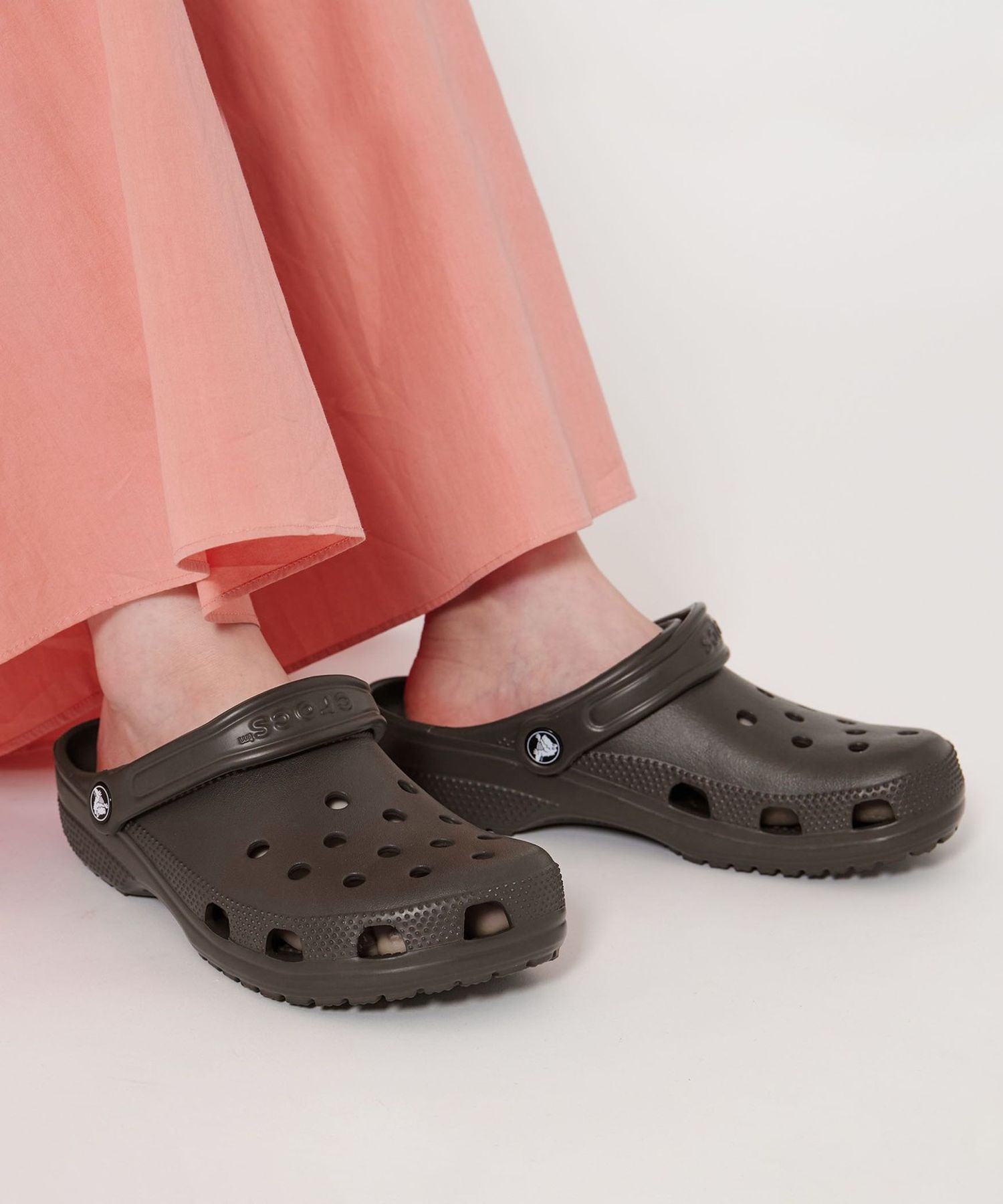 UNITED ARROWS ブラック クロッグサンダル スタッズ付き 別注】＜crocs＞サンダル｜ Exclusives 最新の別注アイテムを
