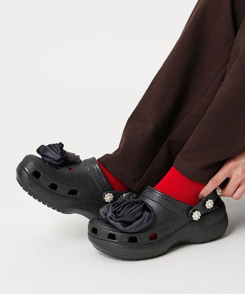 crocs/【別注】＜crocs＞クラシック プラットフォーム グリッター サンダル/サンダル