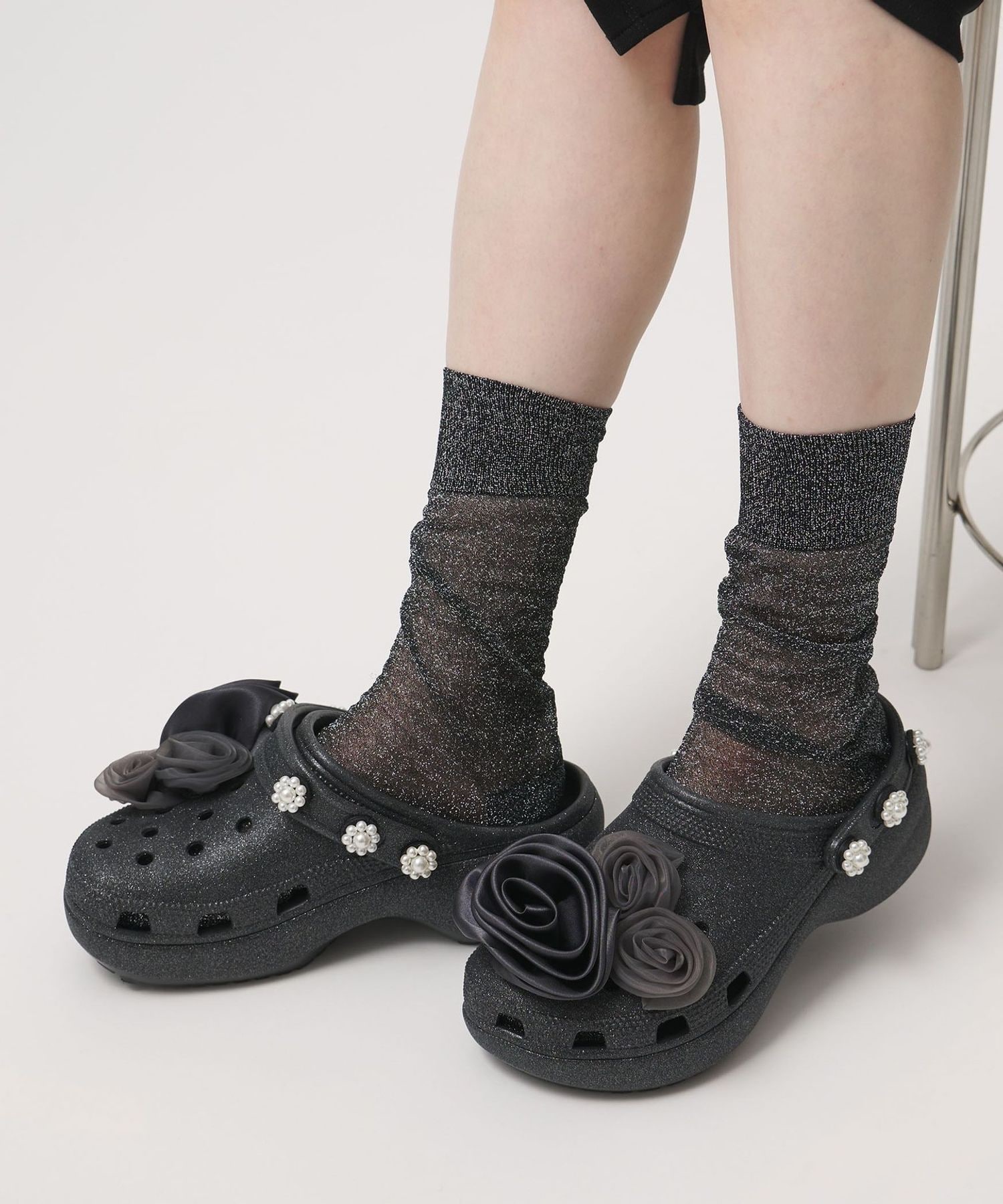 その他 orocs 別注】＜crocs＞クラシック プラットフォーム グリッター サンダル