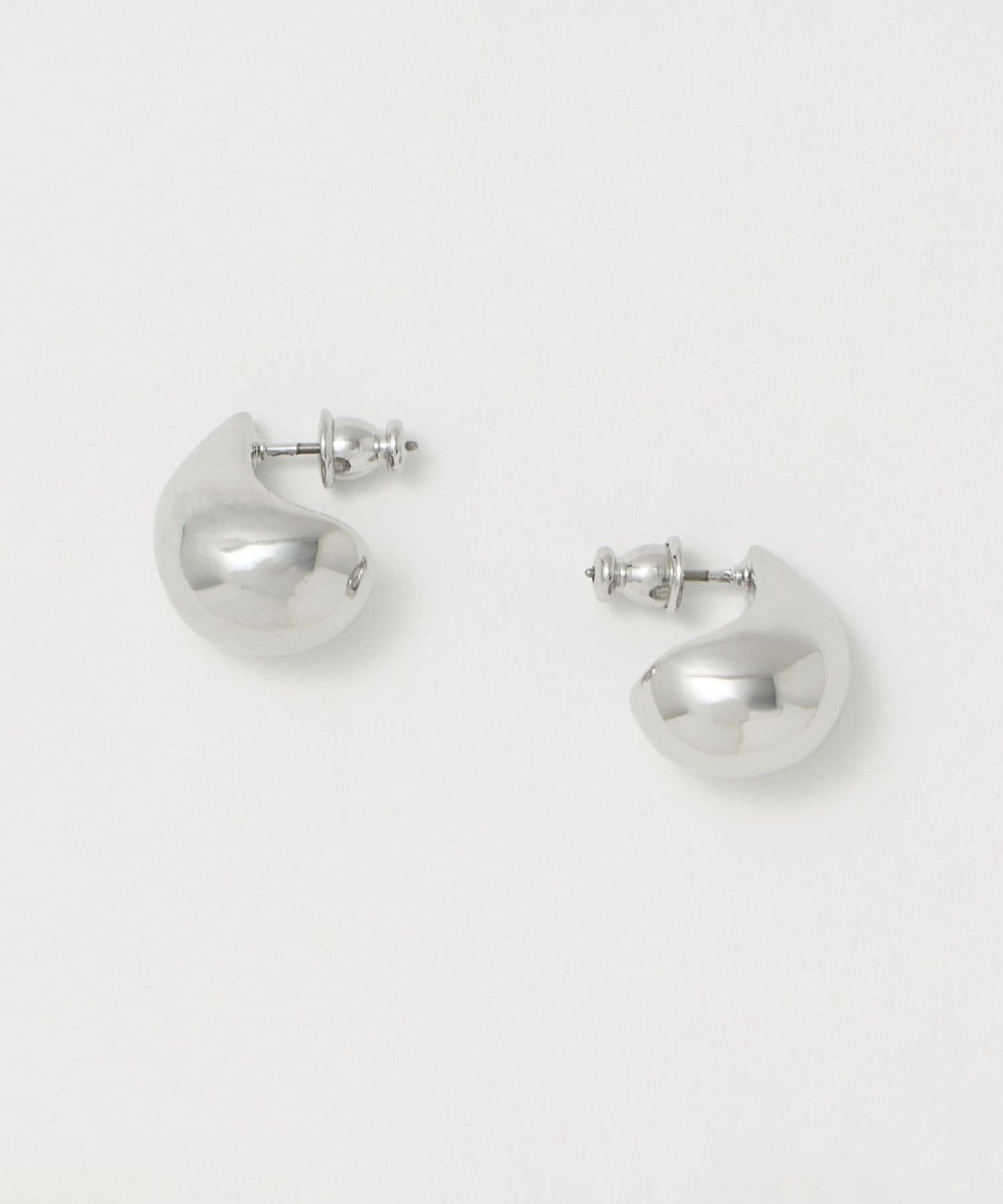 クレセントムーン ピアス