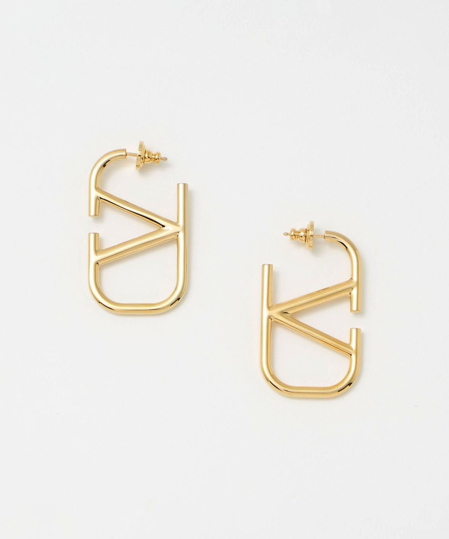 Valentino＞ロゴ ピアス