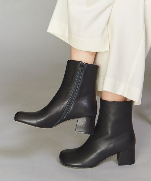 MOHI...>レザーラウンドトゥ ショートブーツ ◇