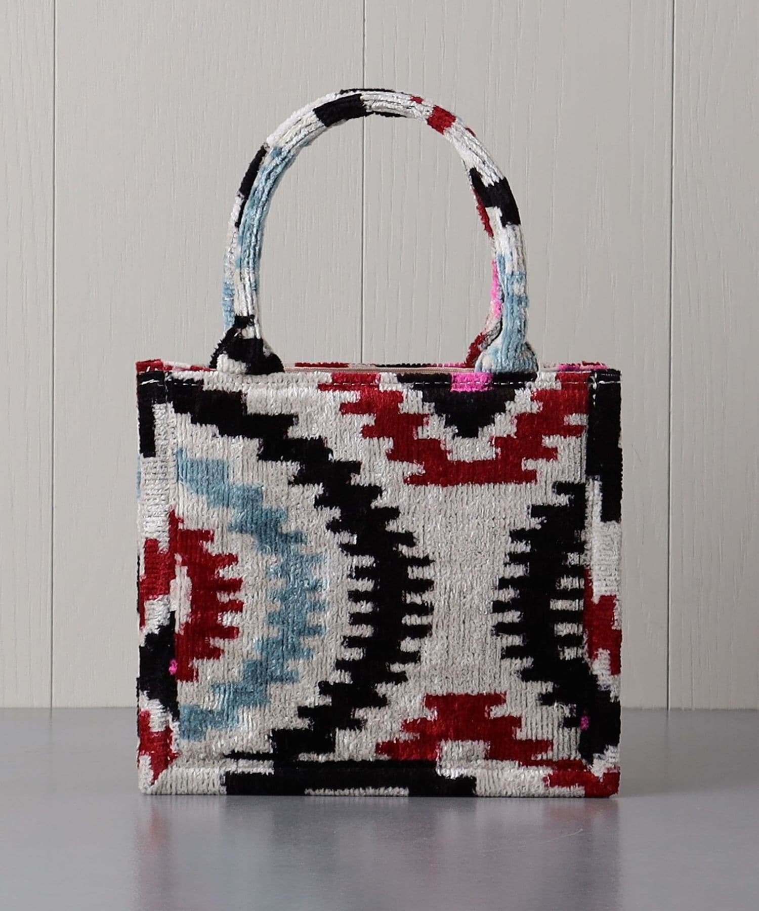 Kilim ARTS バッグ　トルコ製　シュニール織り　伝統柄 Kilim ARTS バッグ トルコ製 シュニール織り 伝統柄 - メルカリ