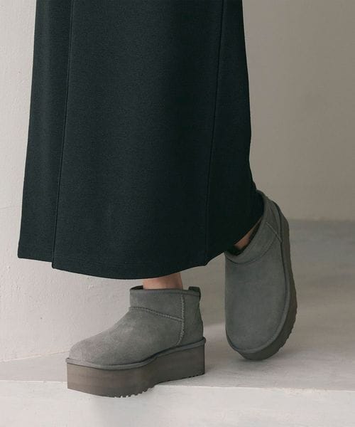 UGG＞クラシック ウルトラミニプラットフォーム ブーツ