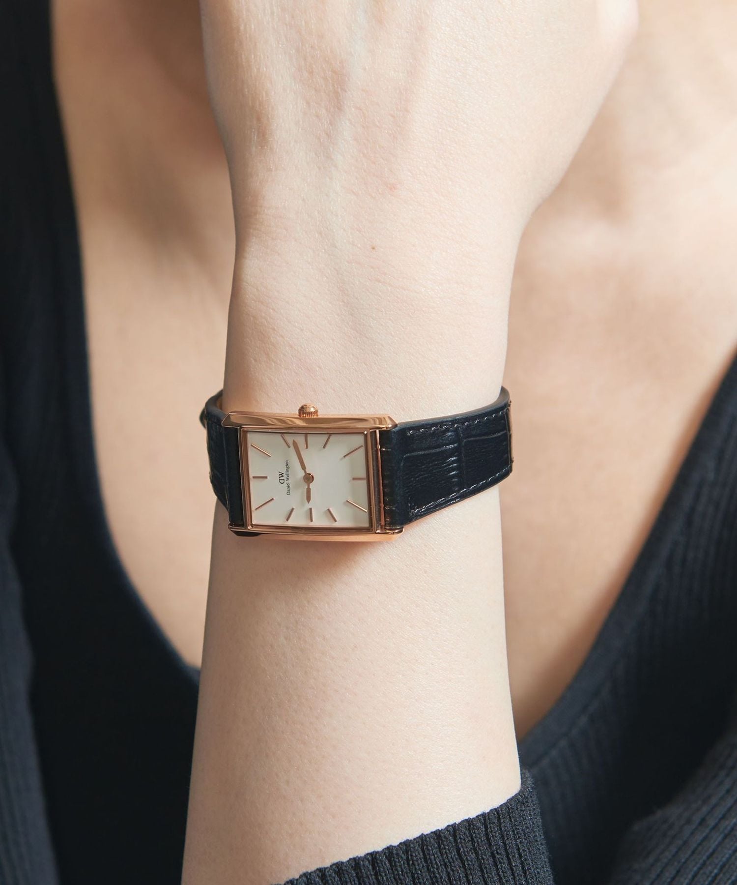 【河瀬満織物】金糸の輝きが美しくモダンで大胆な意匠の鳥文様が印象的なお洒落な袋帯 河瀬満織物】金糸の輝きが美しくモダンで大胆な意匠の鳥文様が印象的な