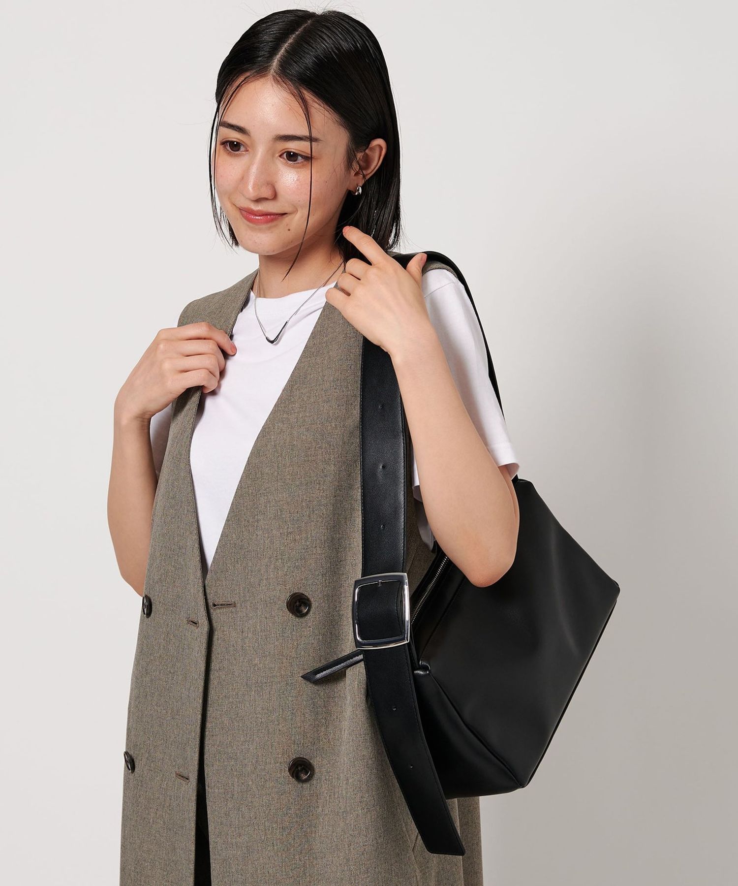スクエア ビッグバックル ショルダーバッグ