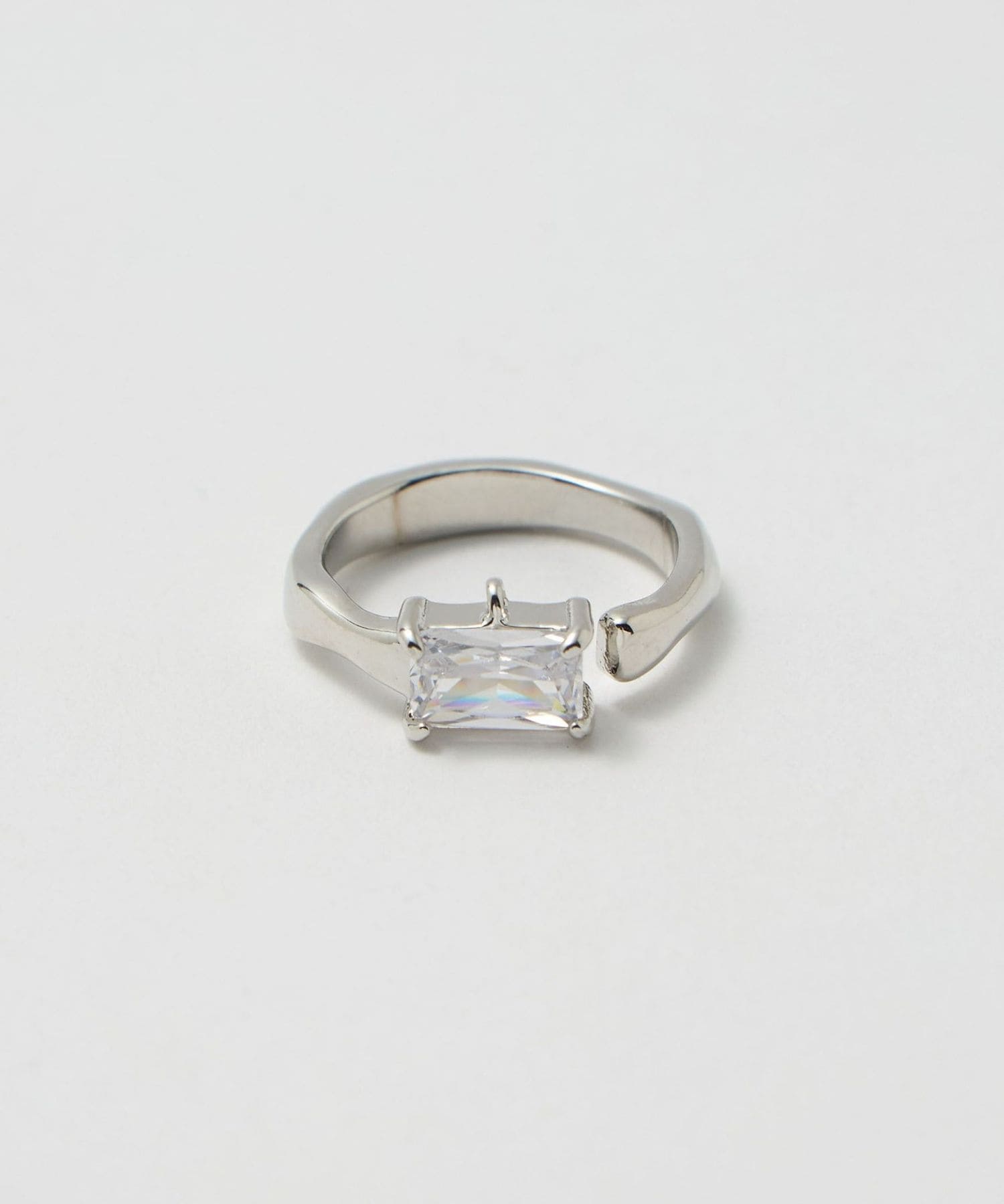 ☆BEAUTY&YOUTH UNITED ARROWS BEAUTY & YOUTH】 混嫘縈挖洞背心NTD5,950 16221441161 混嫘縈