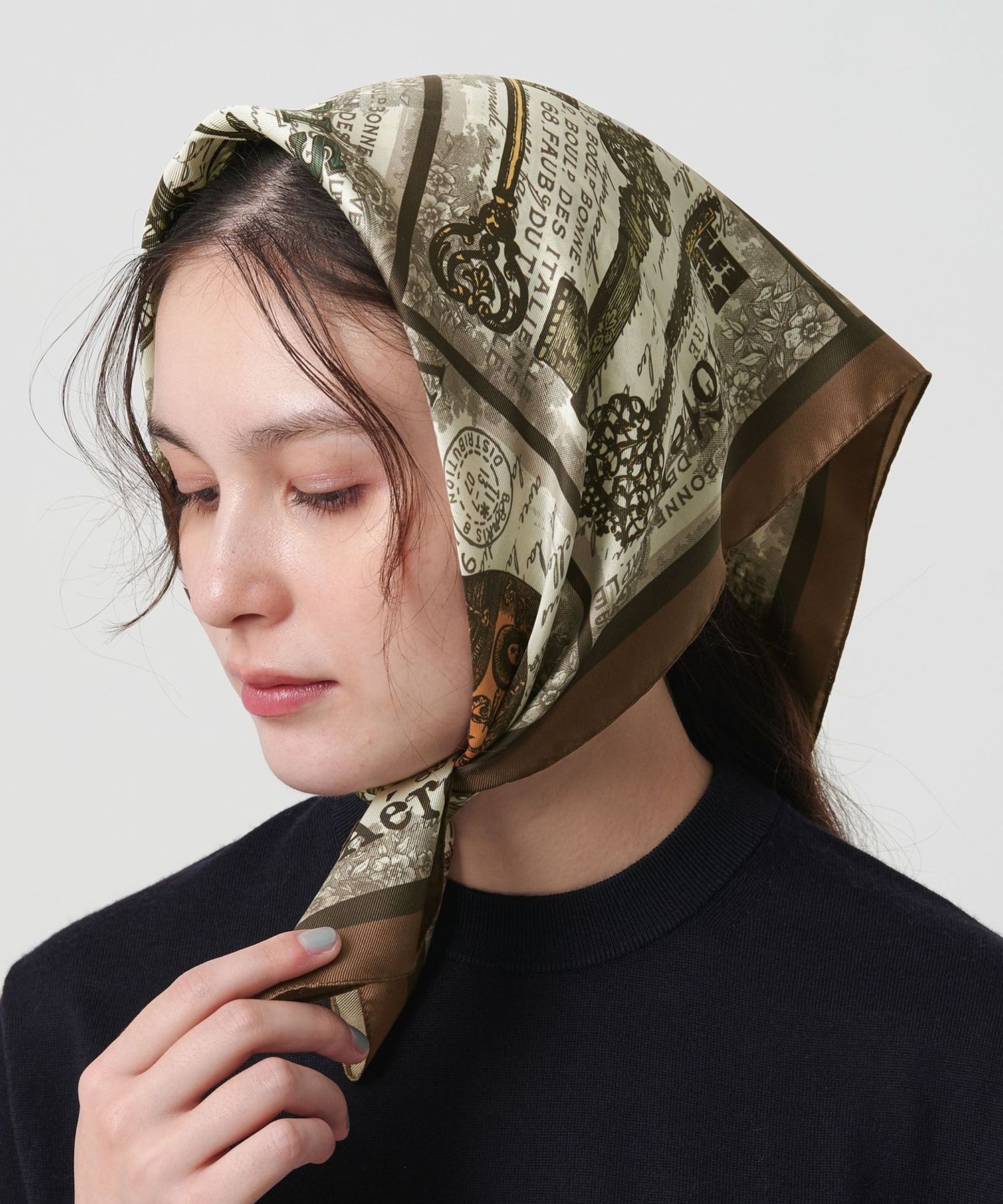 フランスパリ購入ヴィンテージ買いがスカーフプリントストレッチ素材のルーズパンツサルエルパンツM相当♪丈70㎝