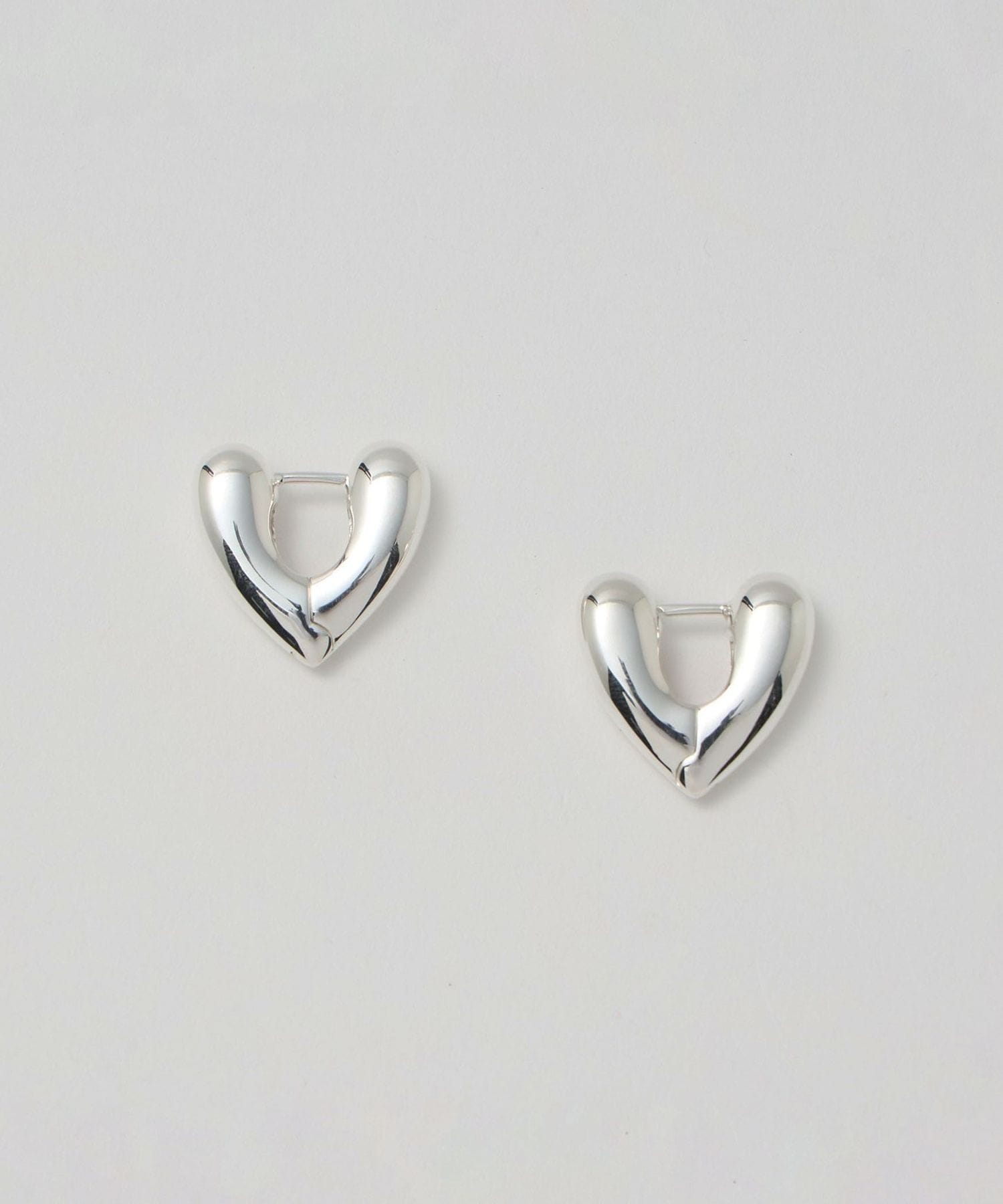 ANNIKA INEZ＞HEART HOOPS EARRINGS SMALL/ピアス