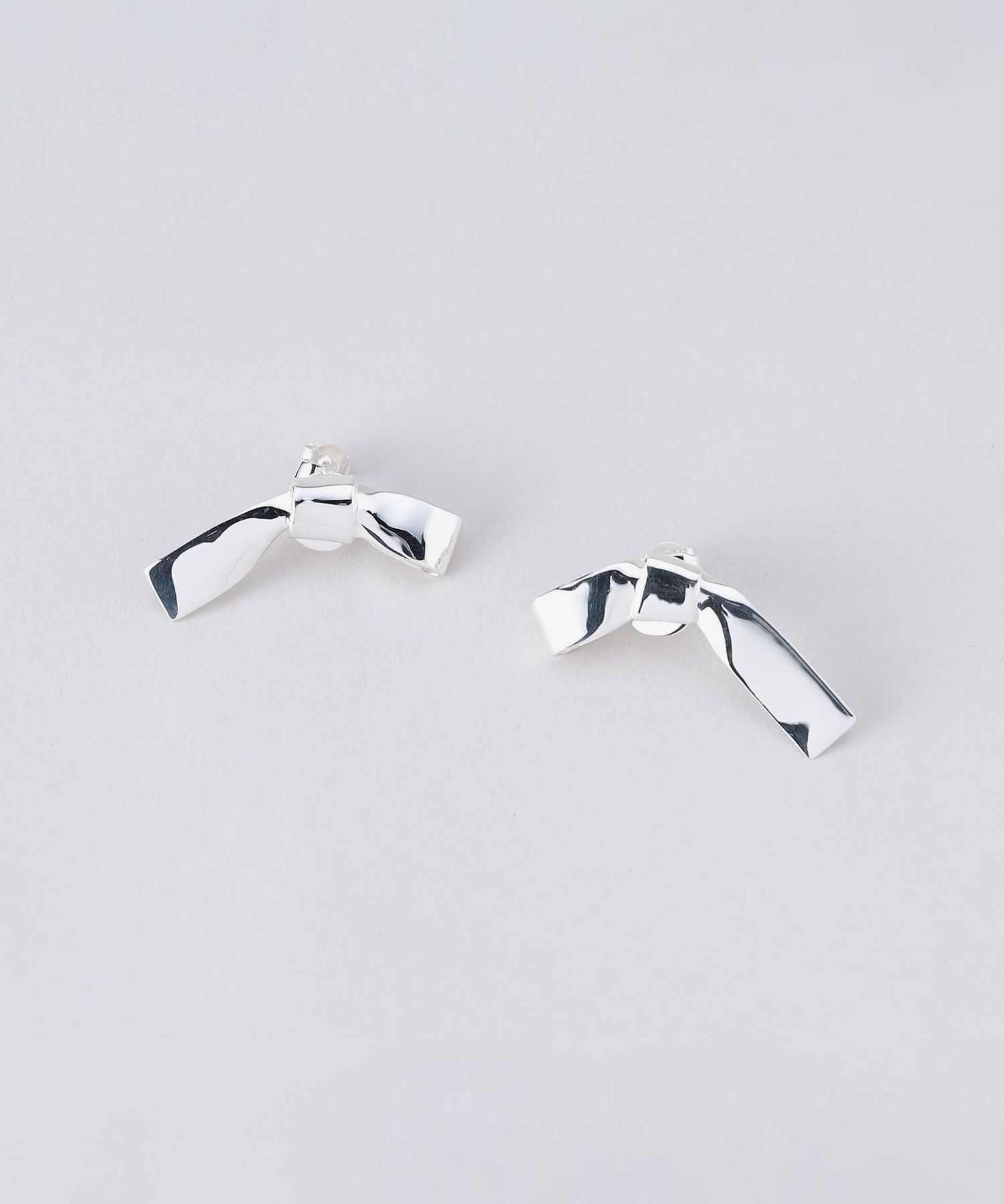 送料無料！Small Cravat Earrings【ANNIKA INEZ】ピアス Small Cravat Earrings – Annika Inez