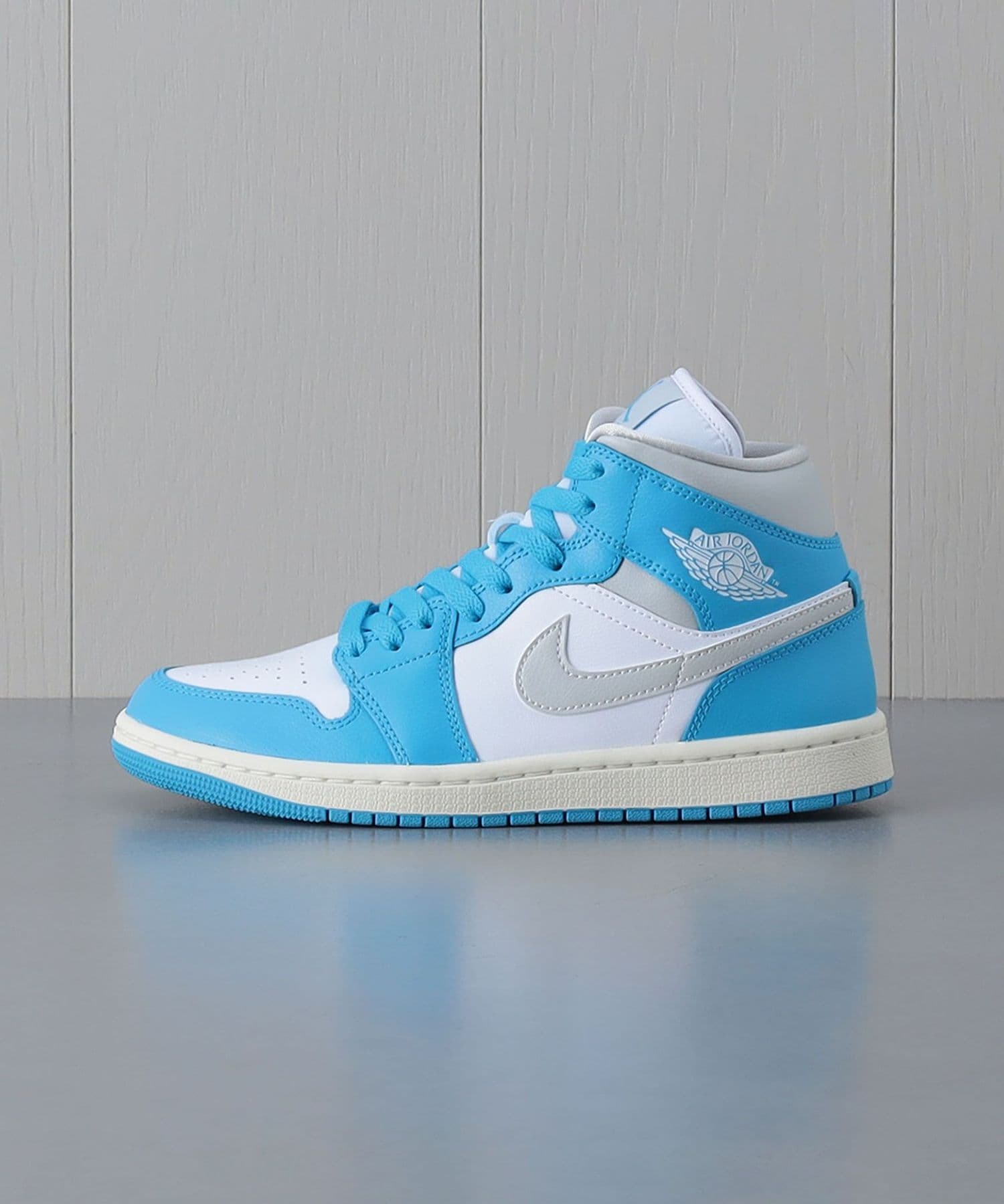 NIKE＞W AIR JORDAN 1 MID/スニーカー