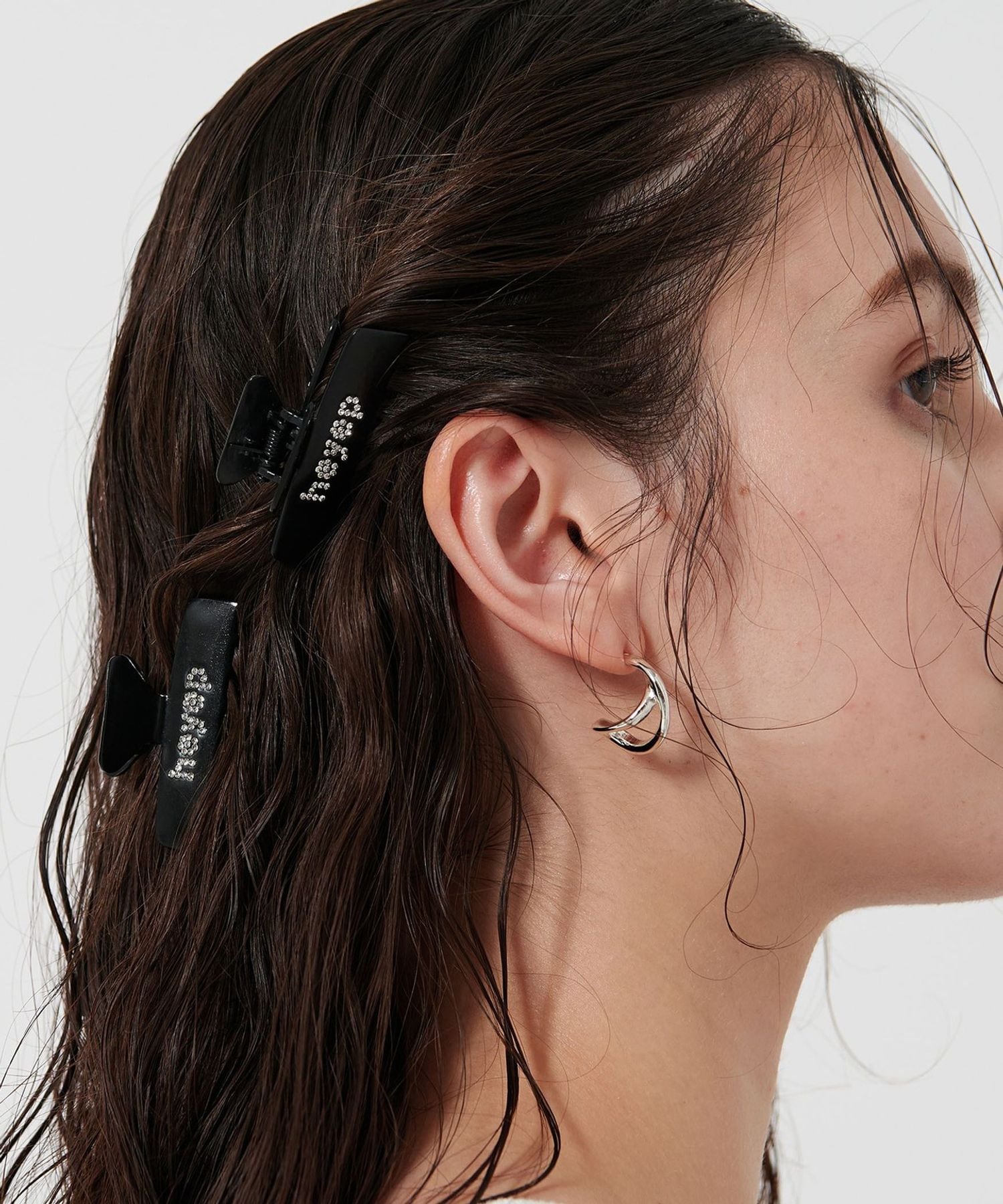 ラインストーンロゴ ヘアクリップ BEAUTY&YOUTH UNITED ARROWS｜<heyep>ラインストーン ロゴ