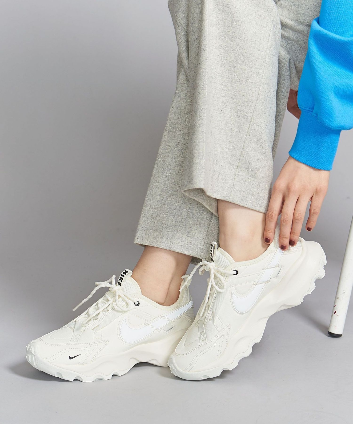 Nike TC7900 ホワイト　26cm 少し黄ばみございます。 Nike TC7900 ホワイト 26cm 少し黄ばみございます。 - メルカリ