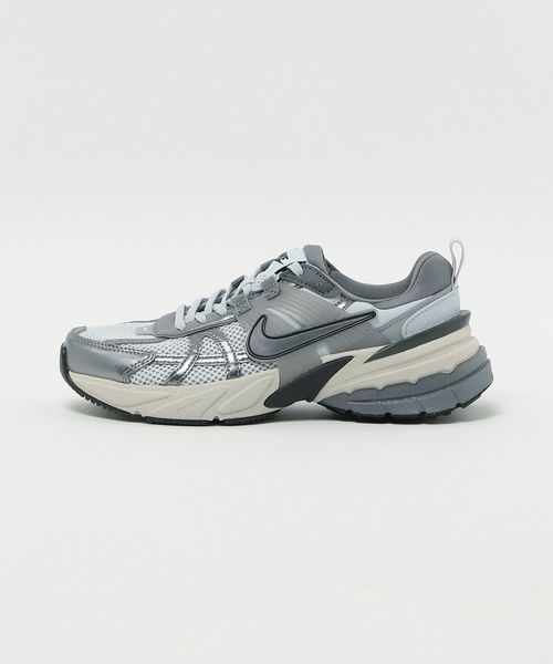 NIKE＞ウィメンズ V2K RUN グレー/スニーカー