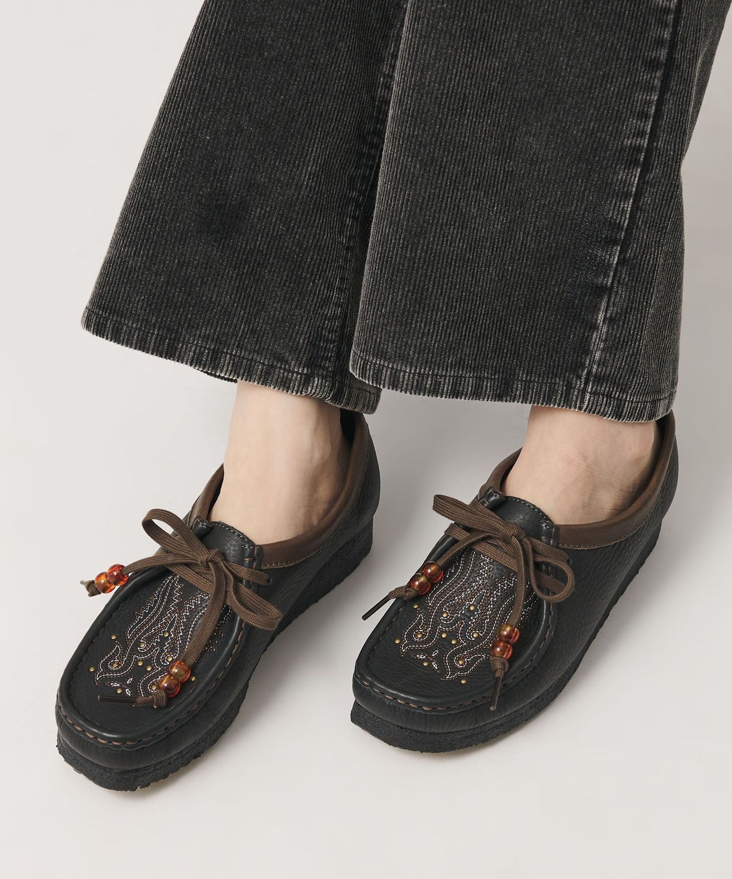 Clarks Originals＞レザー エンブロイダリー ワラビーブーツ