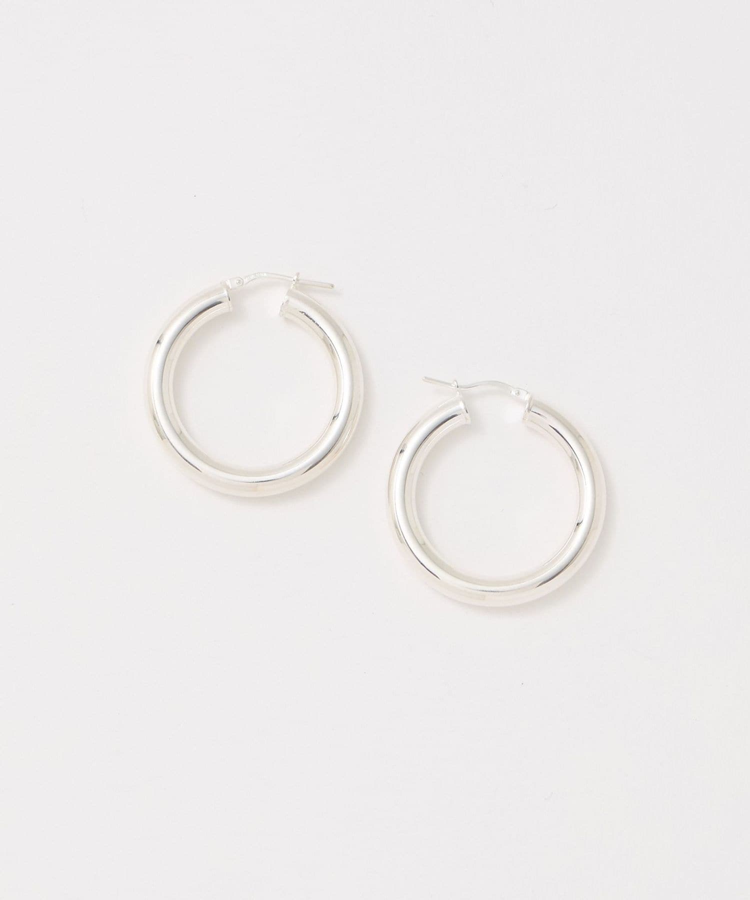 LOREN STEWART＞MEDIUM TRU HOOPS/ピアス