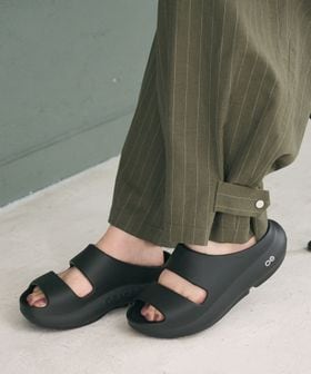 OOFOS/＜OOFOS＞OOyea サンダル/ブラック/サンダル