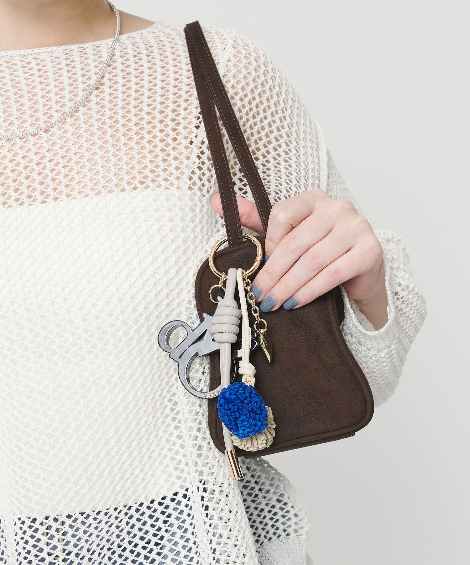 女子研究大学 ポンポンチャーム VIOLAd'ORO＞ポンポン ロゴ バッグチャーム