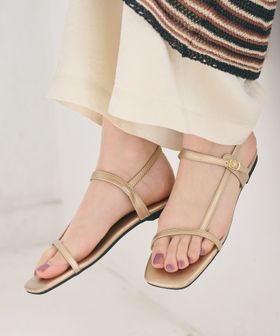 BEAUTY&YOUTH/スマート ヘンケイ Tストラップ サンダル/サンダル