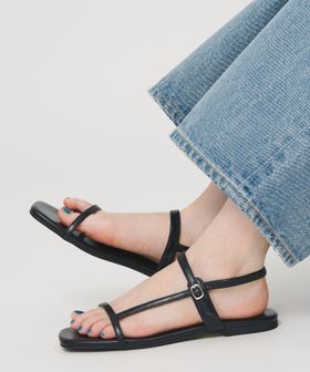 BEAUTY&YOUTH/スマート ヘンケイ Tストラップ サンダル/サンダル