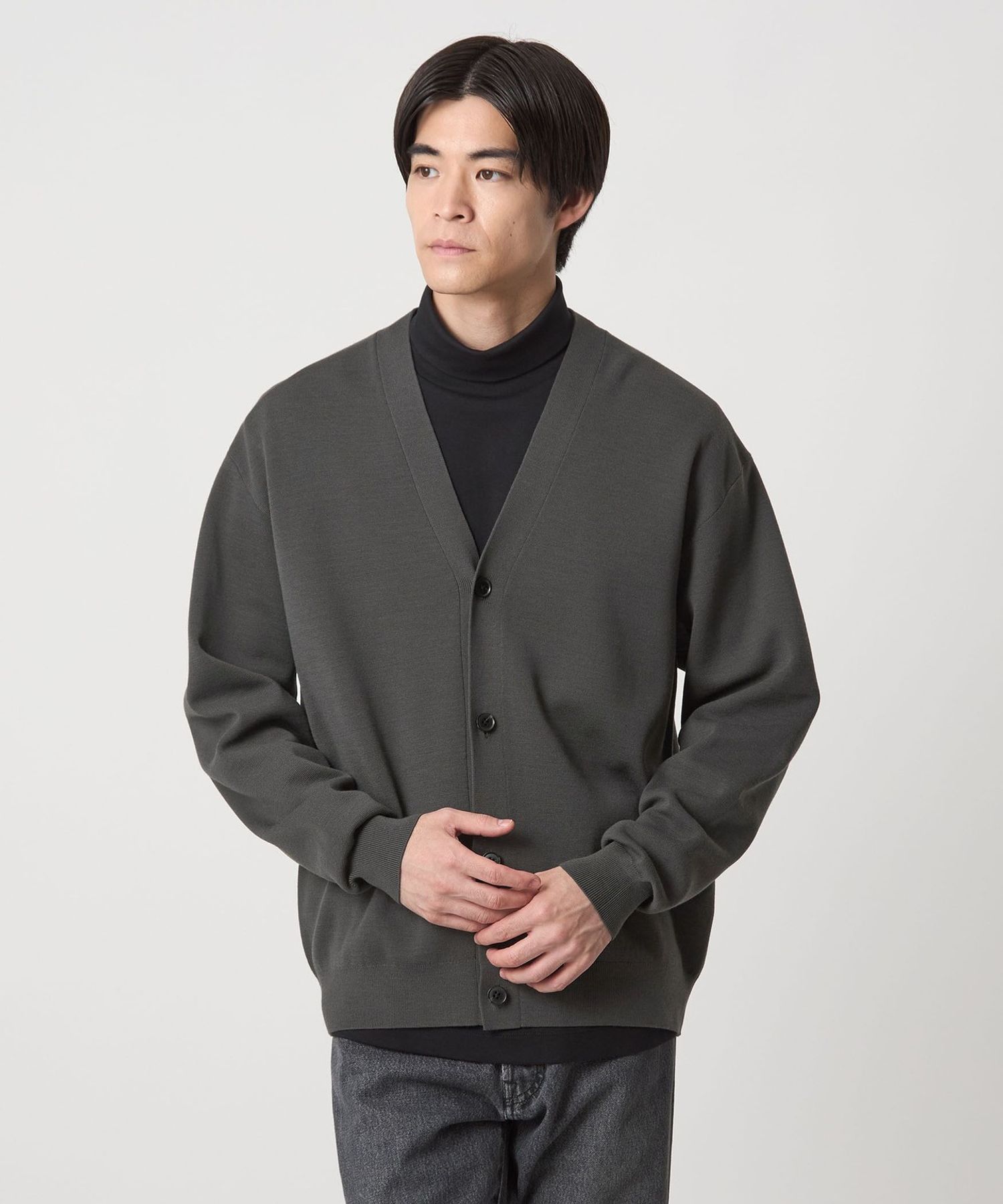 セール　新品 STILL BY HAND ミラノリブ Vネックカーディガン 48 STILL BY HAND（スティルバイハンド）の「STILL BY HAND CREWNECK