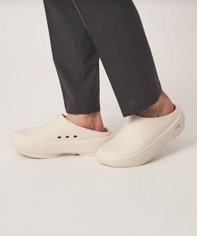 OOFOS/＜OOFOS＞OOCLOOG PLUS サンダル/サンダル