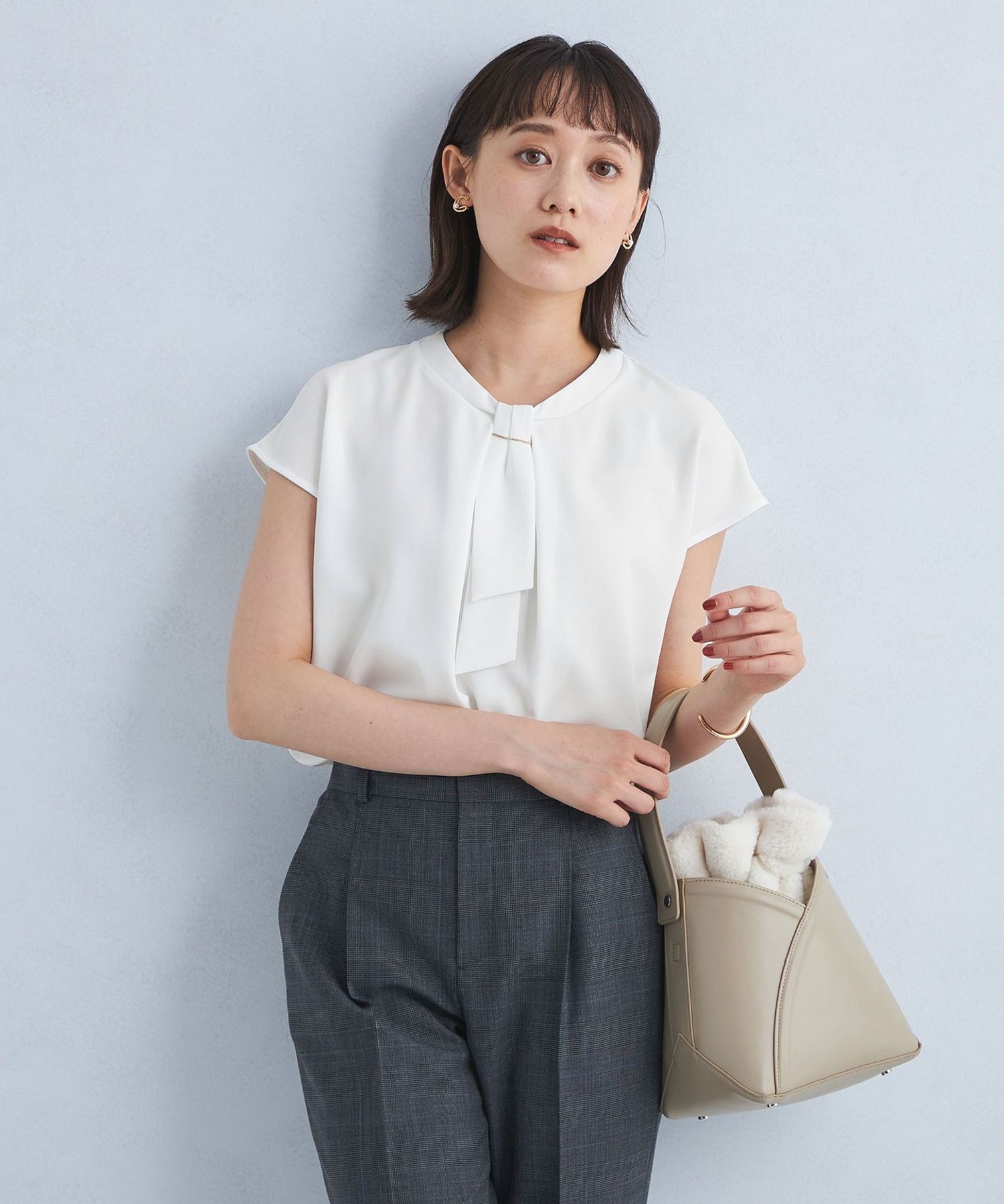 チャーム ＆ ボウタイ ブラウス ―マシンウォッシャブル― 