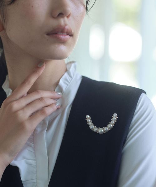 green label relaxing/フェイクパール ラインパヴェ ブローチ/ブローチ / コサージュ