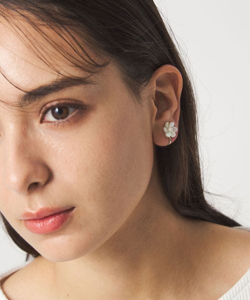 green label relaxing/シェル フラワー イヤリング/イヤリング