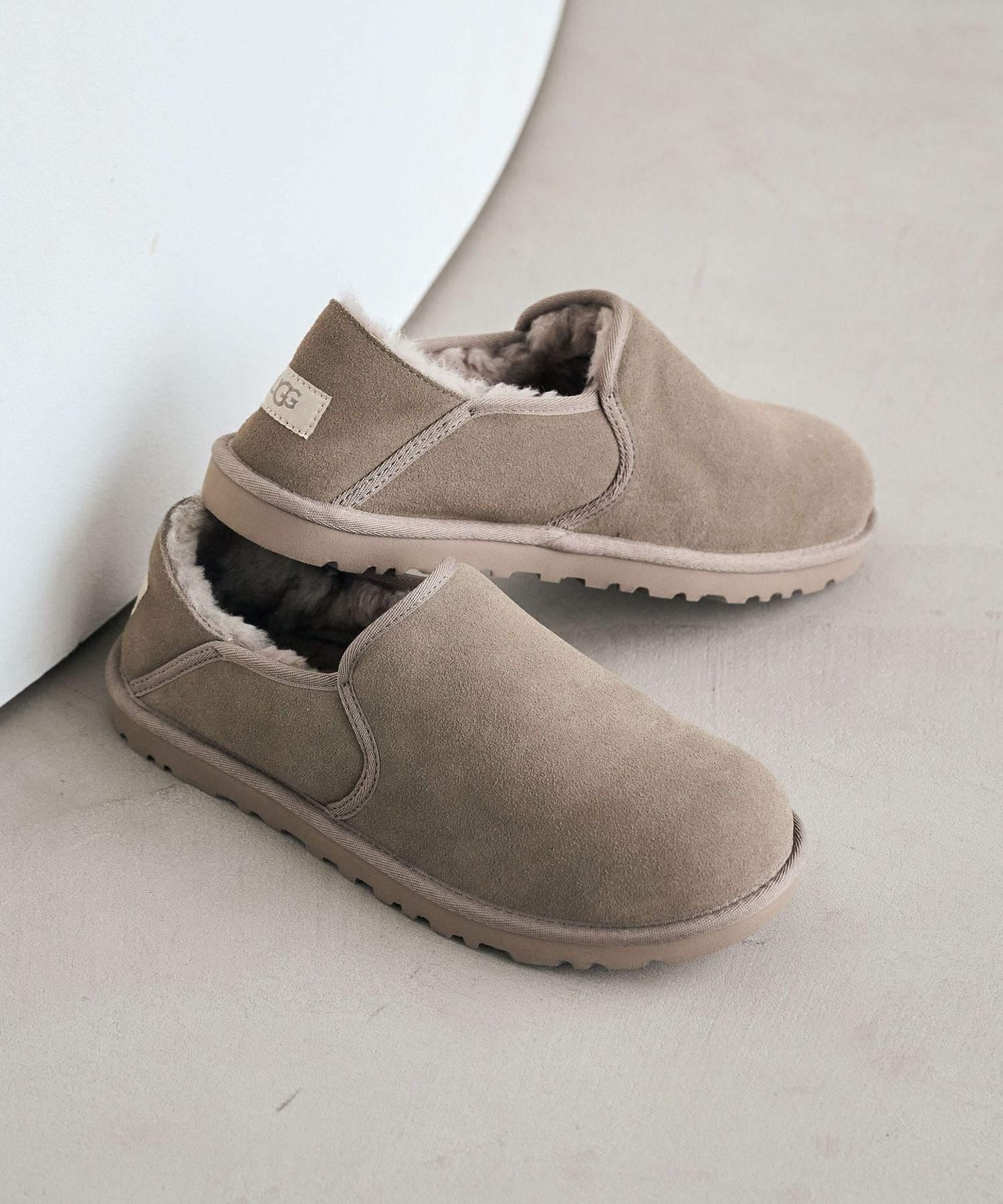 ugg アグ　アローズ別注　ケントン　モカ　25 別注】＜UGG＞ M KENTON ショートブーツ / スリッポン