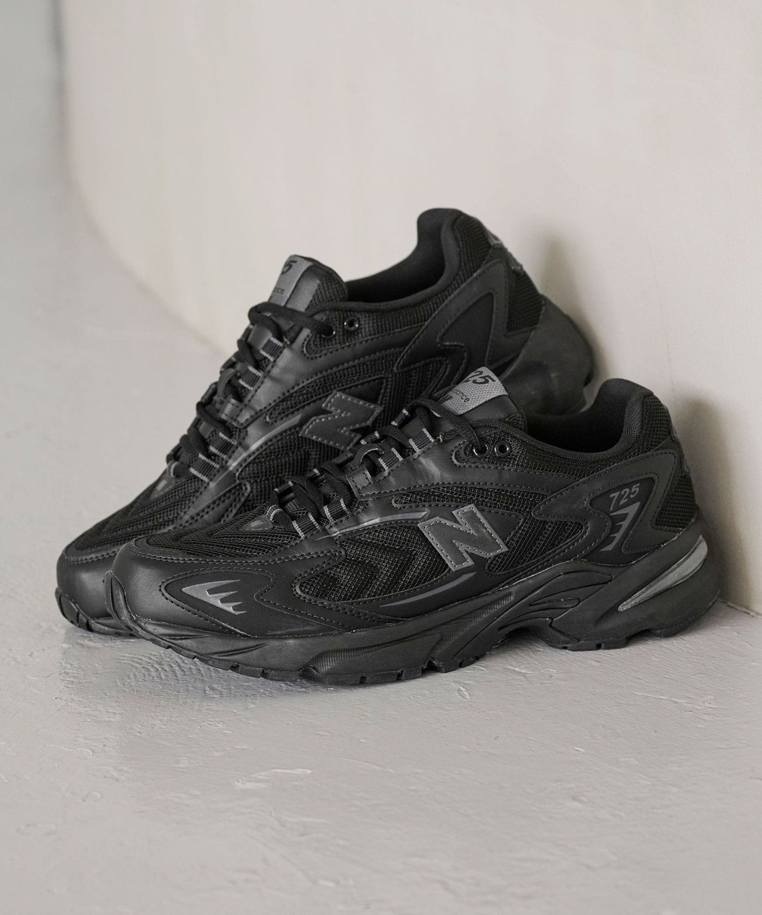New Balance＞ML725 スニーカー